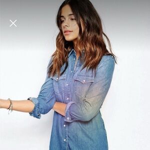 Levi’s Denim Pearl Snap Dress SZ Small